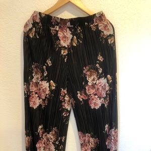 Floral flowy pants!